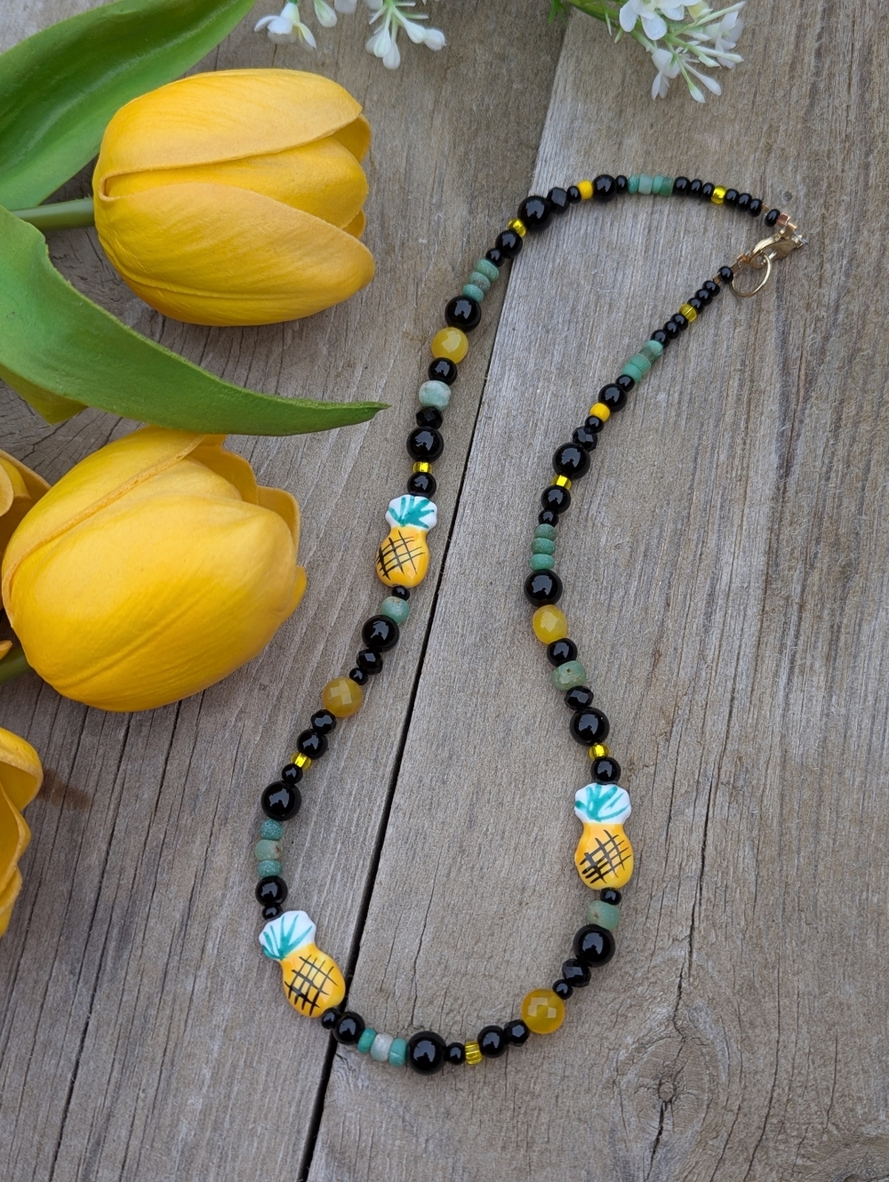 🍍Handmaded Beaded Pineapple Yellow Black Green Necklace 1950s Midcentury Vibes